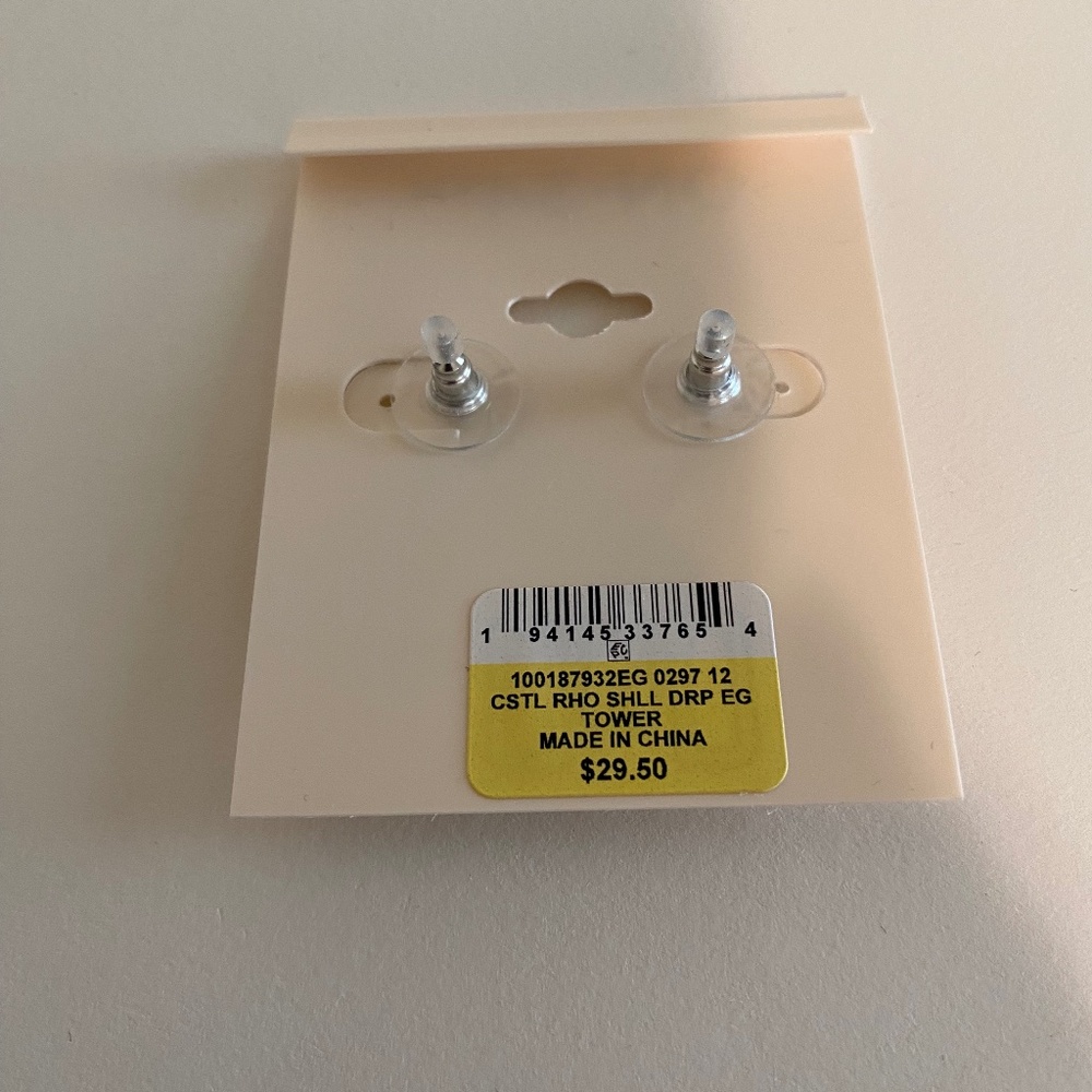 ON-34TH Shell Earrings - Picture 3 of 5